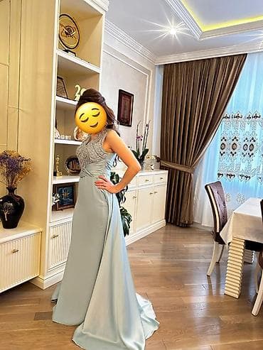 koja donlar: Zərif ziyafət/libas – açıq mavi rəngdə, uzun ətəkli və quyruqlu model — 1