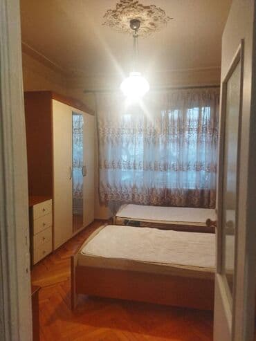 7ci mikrorayonda kiraye evler: Nizami metrosuna yaxin 5 mertebeli binanın 4-cu mərtəbəsində yerləşən — 4