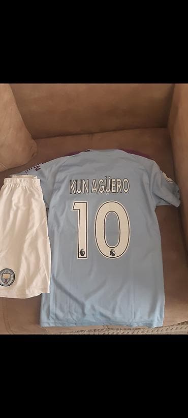geyim desti: Manchester City futbol forması dəsti Razmer 176 - Rəng: açıq mavi — 2