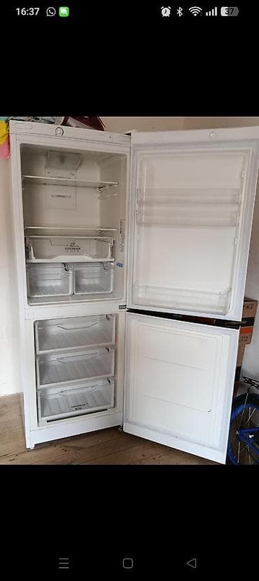 et soyducusu: Indesit iki qapılı soyuducu.400.az islenib - Rəng: ağ, minimalistik — 2
