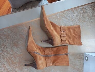 qadın üçün qış zamşa botfortları: Türkiyə istehsalıdır. Toplune firmasıdır. Ölçü 37. Üstü təbii nubuk — 1