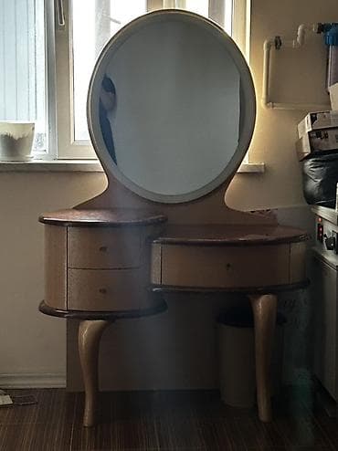 Vintage üslubda makiyaj masası və güzgü - Böyük, dairəvi güzgü