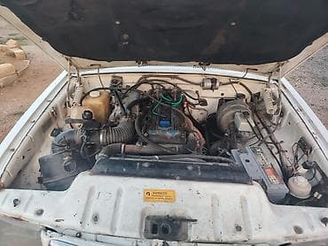 GAZ-3110 Volga sedan - Kuzov: 4 qapılı sedan, ağ rəng - Mühərrik — 5