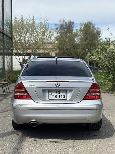 qirmizi 07: Mercedes-Benz C-Class: 2.5 l | 2006 il Sedan — 5