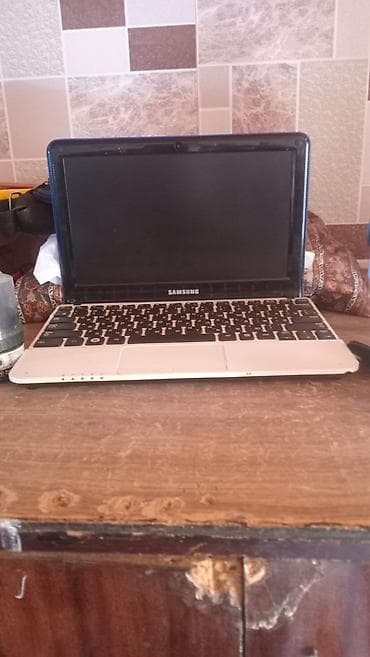 Samsung netbuk/laptop - Model: Samsung (kompakt netbuk formatı) -