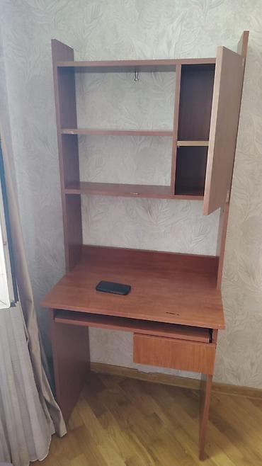 divarda kitab refi: Düz masa, Polkalı, Siyirməli, Sadə laminat — 2