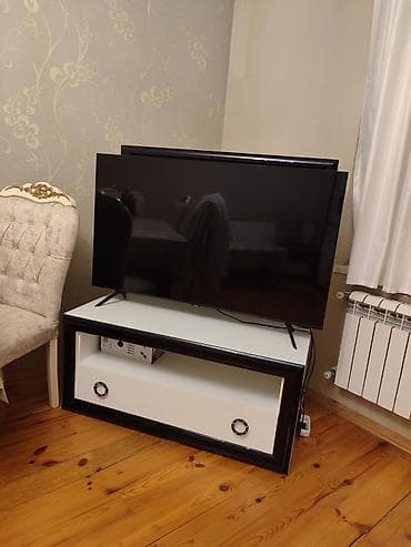 Qonaq otağı mebel dəsti - TV altlığı: Ağ üst səthli, qara çərçivəli
