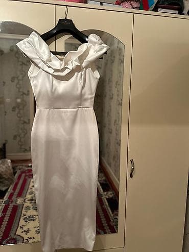 Qadın geyimləri: Ağ rəngli zərif ziyafət/gecə donu - Model: dar siluetli, dizdən aşağı — 2