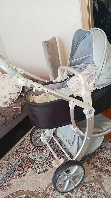 Çıxarıla bilən beşikli araba