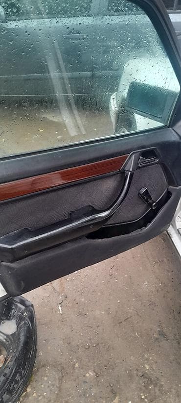 Motonəqliyyat: Mercedes-Benz 250: 2.5 l | 1995 il Sedan — 9