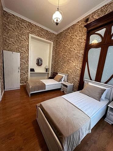 Mərkəzdə yerləşən hazır HOSTEL biznesi satılır. Əsas üstünlüklər: - — 3