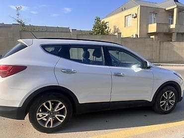 keys sat: Hyundai Santa Fe, ağ rəng, 4WD krossover/SUV. Xüsusiyyətlər: - Tam — 2