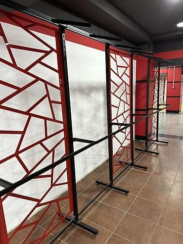 stend vitrin: Mağaza vitrin stendi – metal asqı sistemi - Material: Tamamı möhkəm — 3