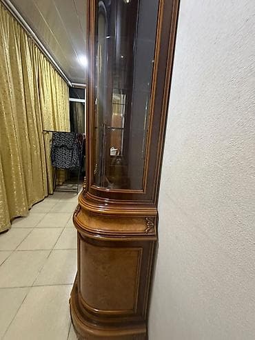 Klassik üslubda vitrin-bufet - Material: təbii ağac əsaslı karkas