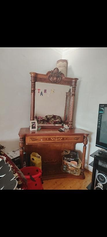 2 el carpayi: Klassik üslubda qonaq otağı mebel dəsti - Material: ağac (qoz rəngli — 3
