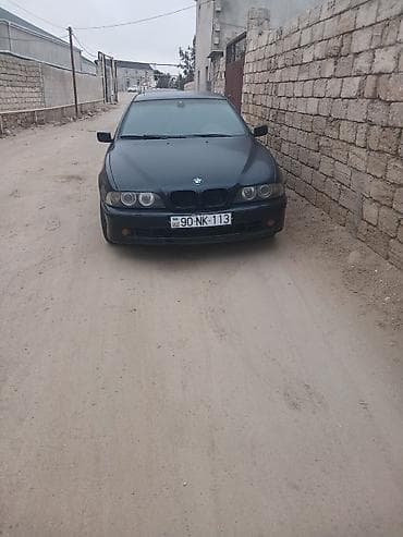 fara 210: BMW 5 Series sedan (E39 kuzov) - Kuzov: sedan, qara rəng - Nömrə — 1