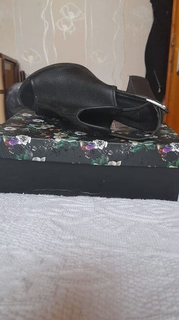 туфли новая не разу не одевала: Ölçü: 40, rəng - Qara, İşlənmiş — 1