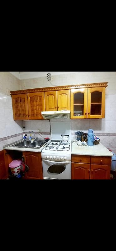 metbex mebeleri: Mətbəx mebeli - 250 manat
Qaz sobası - 50 manat — 1