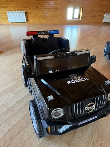 Uşaq elektrik polisi maşını – 2 yerlik, qara rəng Xüsusiyyətlər: - — 1