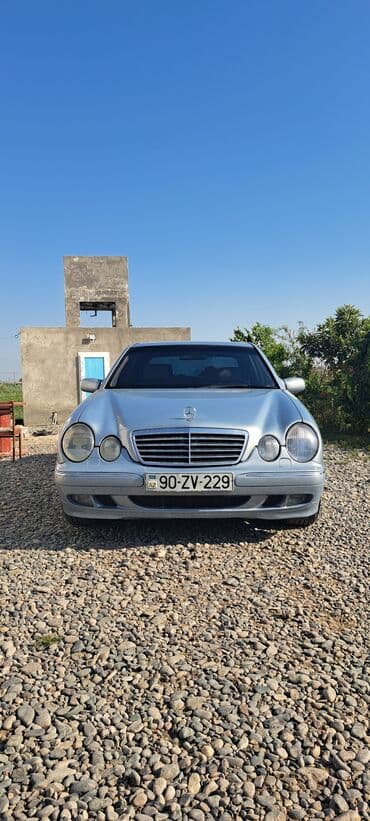e 190 mercedes: Mercedes-Benz E 220: 2.2 l | 2000 il Sedan — 1