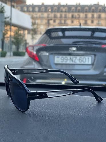 ray ban eynek: Original Tom Ford gün eynəyidir. İngiltərədən 320 funt sterlinqə (730 — 2