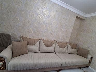 Bej rəngli geniş divan - Ölçü: təxminən 3 metr uzunluq (6 böyük — 3