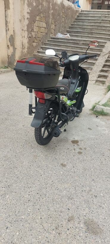 moon af: Moon - moped — 1