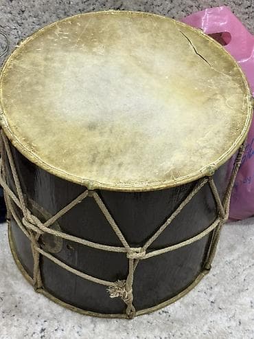 gitara sekilleri: Qədimi narağadır səsi əla cıxır təkcə prablem 1uzunde biraz cırığ var — 1