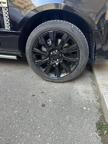 Range Rover üçün 4 ədəd orijinal qara rəngli yüngül lehimli disklər və lalafo.az -da Range Rover üçün 4 ədəd orijinal qara rəngli yüngül lehimli disklər və