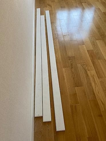 Plintuslar: Ağ rəngli dekorativ plintus/örtük zolaqları Eni-10 sm, Uzunlugu-7,5 m — 1