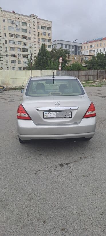 hyundai santa fe 2011: Nissan Tiida sedan - Kuzov: 4 qapılı sedan, gümüşü rəng - Mühərrik — 3