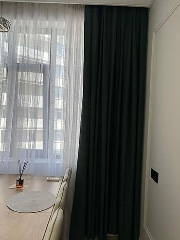Yaşıl kətan pərdə və ağ tül dəsti, 2 dekorativ yastıq üzü Bənövşəyi — 2