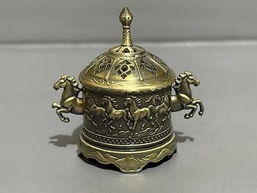 ritual samlar: Təsvir: – Material: bürünc tonlu metal ərinti – Formaat: qapaqlı kiçik — 3