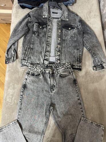 cins gödəkçə: Boz denim dəst - Cins gödəkcə və uyğun cins şalvardan ibarət iki — 1