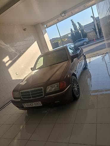 radiator mercedes: Mercedes-Benz C‑Class sedan (W202) - Kuzov: sedan, tünd qırmızı rəng — 1