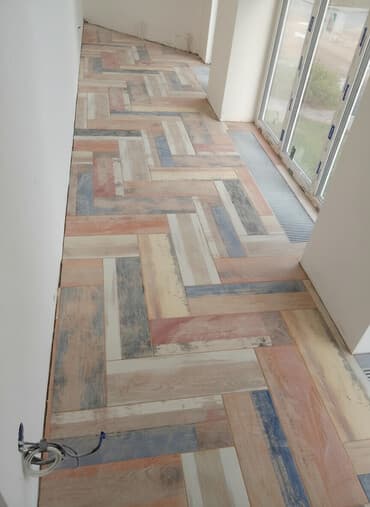 ozune qalmaq sertile arenda masinlar: Keramik və kafel işləri – peşəkar hizalama və döşəmə/ divar tətbiqi - — 1