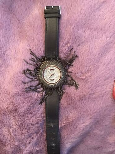 zümrüd qaşlı üzüklər: İşlənmiş, Qol saatı — 1