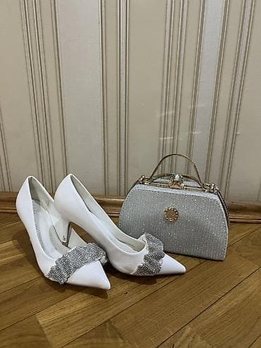 Çəkmələr: Ağ rəngli zərif dəst – stilettolu qadın tuflisi və parıltılı clutch — 1