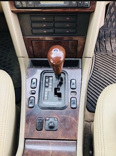 mercedes 190e: Mercedes-Benz C-Class: 2.3 l | 1997 il Sedan — 4