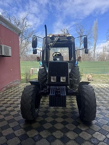 bentley bentayga 6 at: Belarus 82.1 (MTZ-82) traktor • 4x2 təkər formulu, ön çəngəl çəkisi — 1