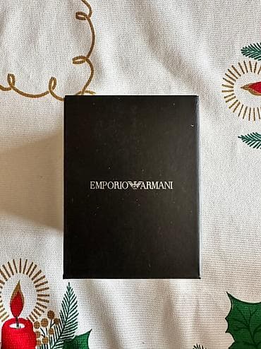 Emporio Armani saat. Yenidir, Sertifikat, qutusu var. Kemeri qara