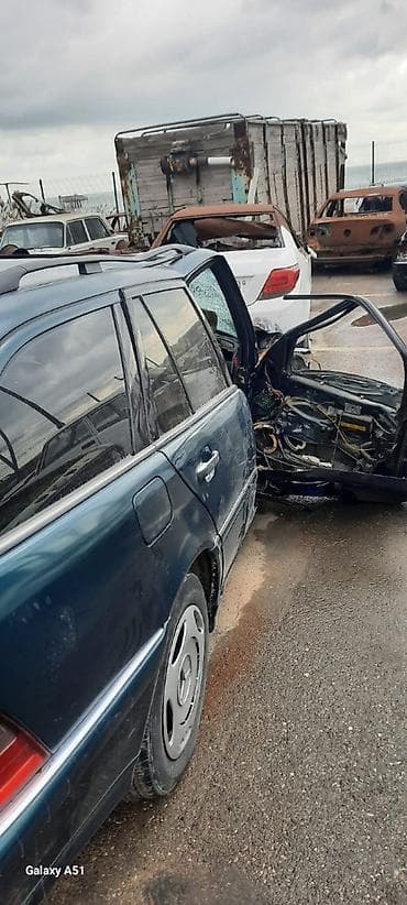 qara niva 144: Mercedes-Benz C 180 Universal (W202) - Kuzov: stansiya (wagon) göy — 2