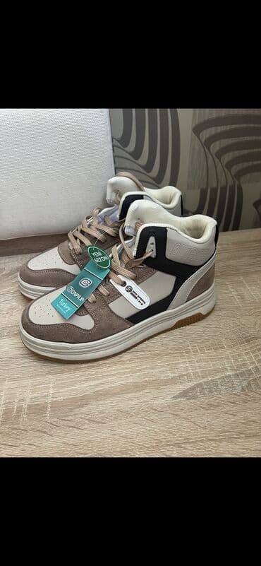 apple watch series 5 qiymeti: 39ölçü.trendyoldan baha alınıb ölçü sehv gelıb deye satılır.catdırılma — 1