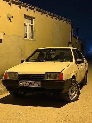 Lada Samara (VAZ-2109) hetçbek - Kuzov: 5 qapılı hetçbek, ağ rəng