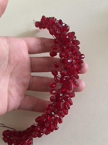 Qırmızı büllur muncuqlu saç aksesuarı (diadem/baş bəzəyi) 1 dəfə