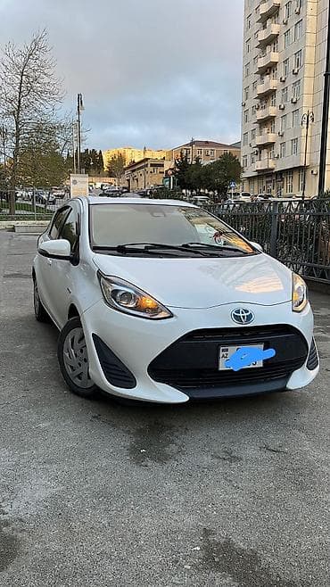 niva qapisi: Toyota Aqua: 1.5 l | 2018 il Hetçbek — 3