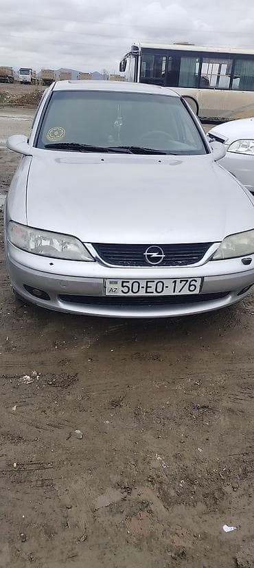 cip masin: Opel Vectra B, gümüşü rəng, sedan. Texniki xüsusiyyətlər və — 4