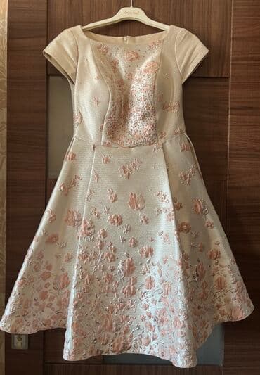 50 manat. 38 razmer 36 ya gedir. 1 defe geyinilib