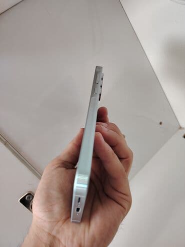 телефон флай металлический корпус: Məhsul: Smartfon (gümüş/ağ tonlarda, düz kənarlı metal çərçivə) — 2