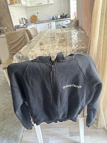 mini geyim: WRSTBHVR qara kapüşonlu zipli sweatshirt - Rəng: qara - Model: ön — 2